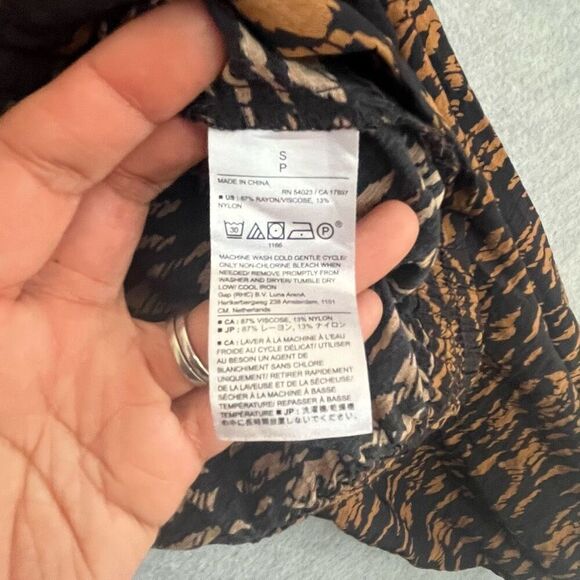 Banana Republic Keyhole Cropped Top Womens Small Bishop Sleeve Exotic Mob Wife - Picture 9 of 12